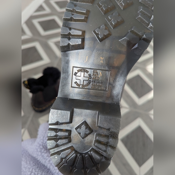 New! Doc Martens Leonore Faux Fur Lined Chelsea Boots Oxblood Color Size 6 - Picture 9 of 13